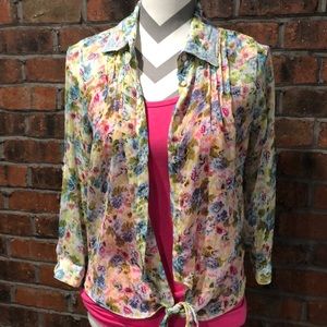 Daytrip floral blouse. Size Small.